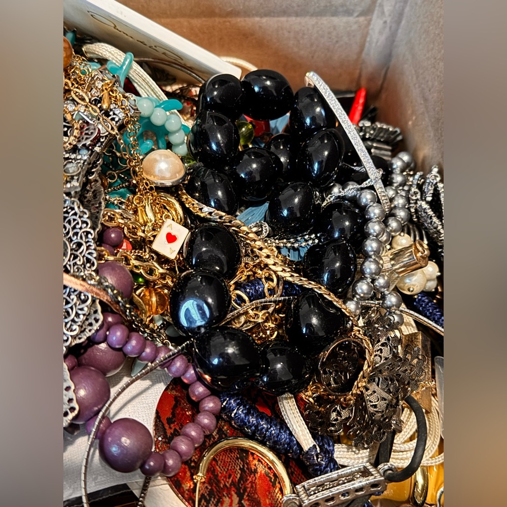SOLD DO NOT BUY Unsorted untested treasure hunter estate jewelry findings
